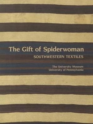 The Gift of Spiderwoman: Southwestern Textiles - Joe Ben Wheat - Livros - University of Pennsylvania Press - 9780318031088 - 29 de janeiro de 1984