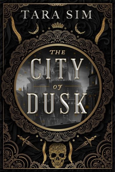 The City of Dusk - The Dark Gods - Tara Sim - Kirjat - Hodder & Stoughton - 9781399704090 - tiistai 22. maaliskuuta 2022