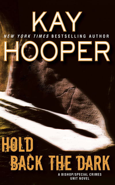 Cover for Kay Hooper · Hold Back the Dark (Audiobook (CD)) (2019)