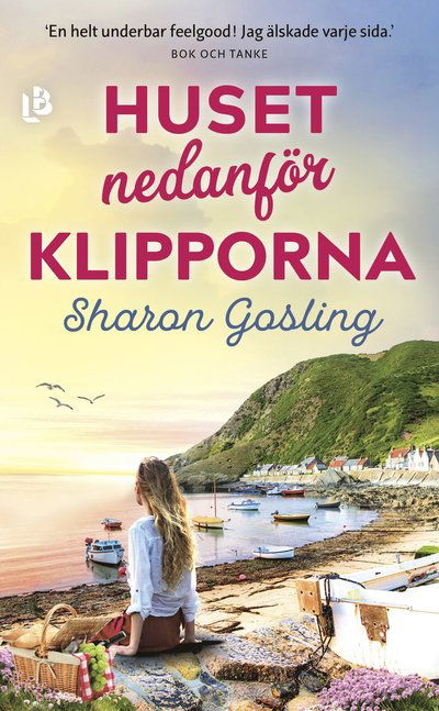 Cover for Sharon Gosling · Huset nedanför klipporna (Taschenbuch) (2022)