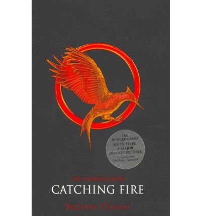 Catching Fire - The Hunger Games - Suzanne Collins - Livros - Scholastic - 9781407132099 - 1 de dezembro de 2011