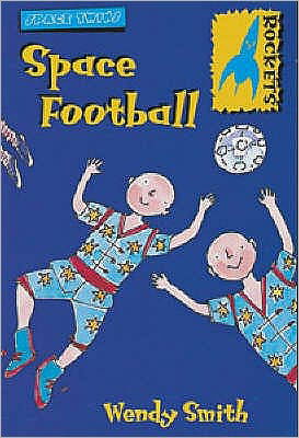 Space Twins: Space Football - Wendy Smith - Bøker - Bloomsbury Publishing PLC - 9780713661101 - 31. januar 2003