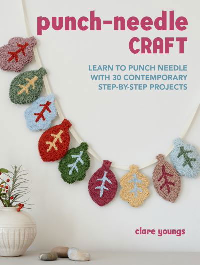Punch-Needle Craft: Learn to Punch Needle with 30 Contemporary Step-by-Step Projects - Clare Youngs - Bøger - Ryland, Peters & Small Ltd - 9781800652101 - 12. september 2023