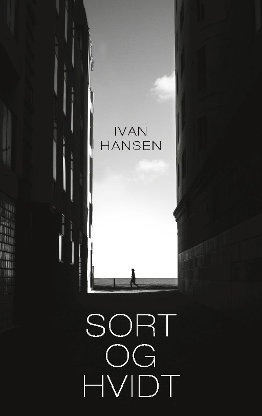 Sort og hvidt - Ivan Hansen - Books - BoD - Books on Demand - 9788743040101 - October 19, 2023