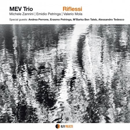 Riflessi - Mev Trio - Musiikki - ALFAMUSIC - 8032050018102 - perjantai 11. toukokuuta 2018
