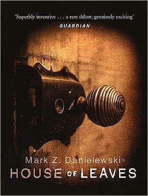 House Of Leaves: the prizewinning and terrifying cult classic that will turn everything you thought you knew about life (and books!) upside down - Mark Z Danielewski - Bücher - Transworld Publishers Ltd - 9780385603102 - 6. Juli 2000