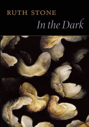 In the Dark - Ruth Stone - Libros - Copper Canyon Press,U.S. - 9781556592102 - 14 de octubre de 2004