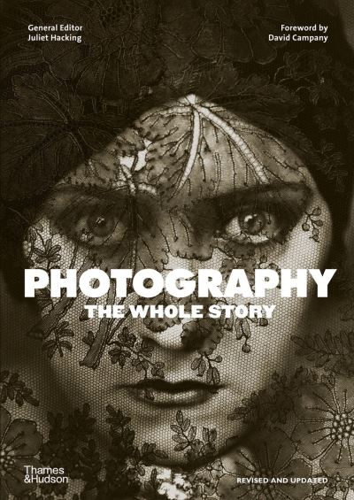 Photography: The Whole Story - Juliet Hacking - Bücher - Thames & Hudson Ltd - 9780500296103 - 11. März 2021