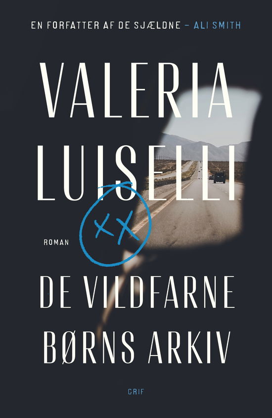 Cover for Valeria Luiselli · De vildfarne børns arkiv (Bound Book) [1st edition] (2019)