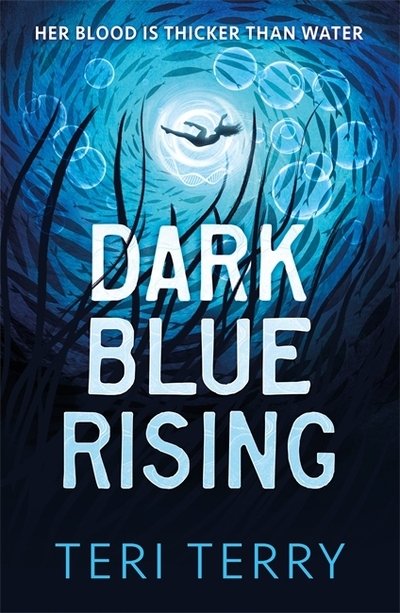 Dark Blue Rising - Teri Terry - Bøker - Hachette Children's Group - 9781444957105 - 9. juli 2020