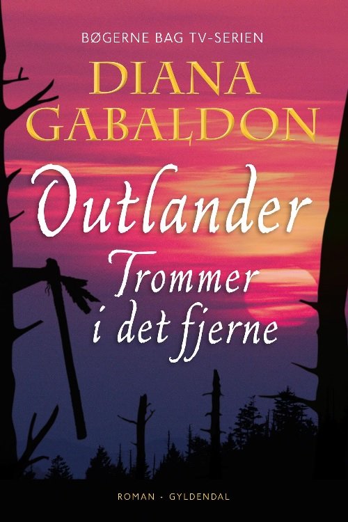 Cover for Diana Gabaldon · Outlander: Trommer i det fjerne (Innbunden bok) [1. utgave] (2018)