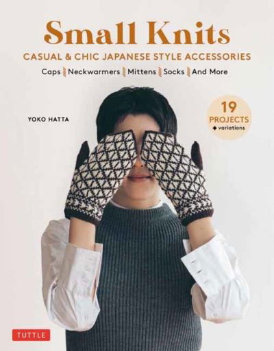 Small Knits: Casual & Chic Japanese Style Accessories: (19 Projects + variations) - Yoko Hatta - Libros - Tuttle Publishing - 9780804854108 - 10 de agosto de 2021
