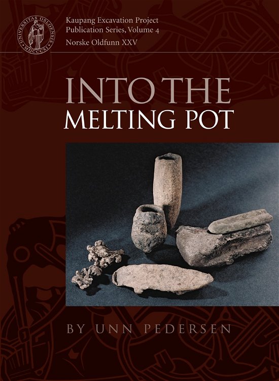Kaupang Excavation Project Publication Series 4: Into The Melting Pot - Unn Pedersen - Livros - Aarhus Universitetsforlag - 9788779343108 - 16 de dezembro de 2016