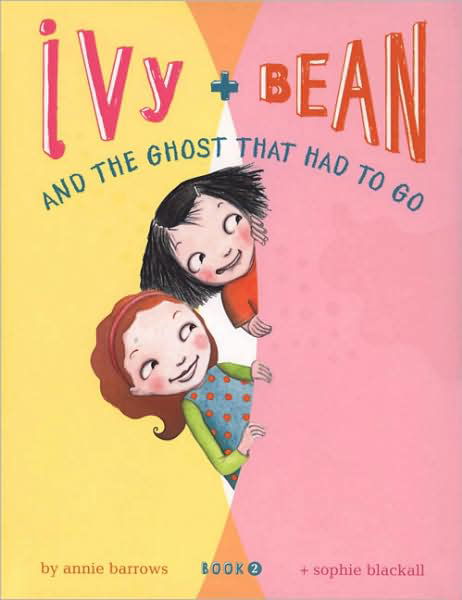 Ivy and Bean and the Ghost That Had to Go: Book 2 - Ivy & Bean - Annie Barrows - Kirjat - Chronicle Books - 9780811849111 - keskiviikko 19. maaliskuuta 2008