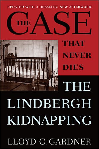 Cover for Lloyd C. Gardner · The Case That Never Dies: The Lindbergh Kidnapping (Paperback Book) [First Paperback Edition, Updated with a new dramat edition] (2012)