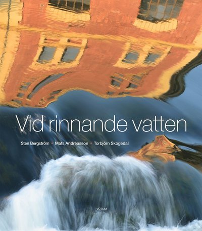 Cover for Torbjörn Skogedal · Vid rinnande vatten (Inbunden Bok) (2020)
