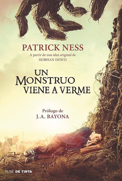 Cover for Patrick Ness · Un monstruo viene a verme / A Monster Calls: Inspired by an idea from Siobhan Do wd ? (Taschenbuch) (2016)