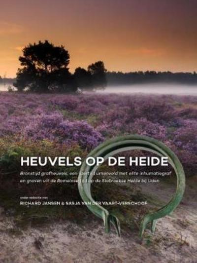 Cover for Van Der Vaart-versch · Heuvels Op de Heide: Bronstijd Grafheuvels, Een Ijzertijd Urnenveld Met Elite Inhumatiegraf En Graven Uit de Romeinse Tijd Op de Slabroekse Heide Bij Uden (Hardcover Book) (2021)