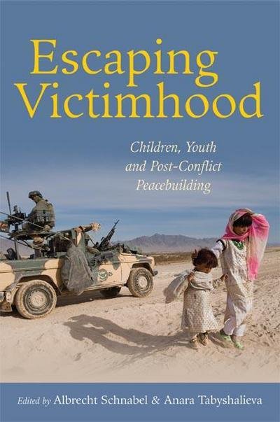Escaping victimhood: children, youth and post-conflict peacebuilding - United Nations University - Bøger - United Nations - 9789280812114 - 20. januar 2013