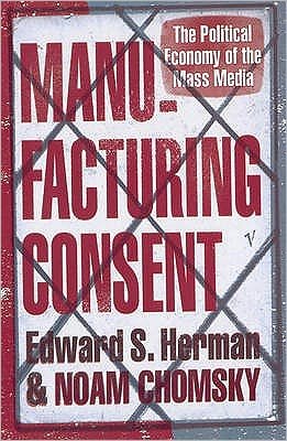 Cover for Edward S Herman · Manufacturing Consent: The Political Economy of the Mass Media (Paperback Bog) (1995)