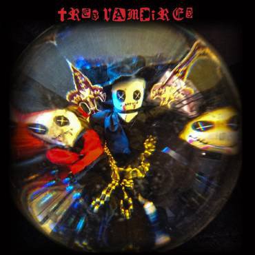 Tres Vampires (BLOOD RED VINYL) - Tres Vampires - Musikk - Schoolkids Records - 0634457007116 - 20. juni 2020
