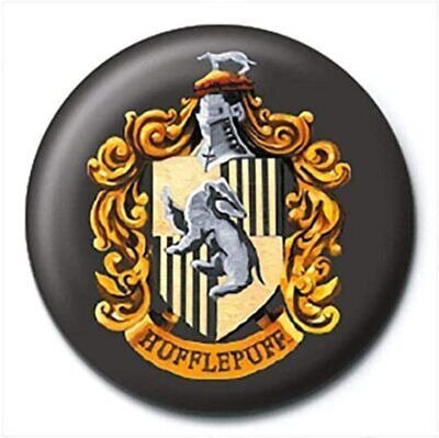 HARRY POTTER - Colourful Crest Hufflepuff - Button - Harry Potter - Koopwaar -  - 5050293728117 - 28 oktober 2020