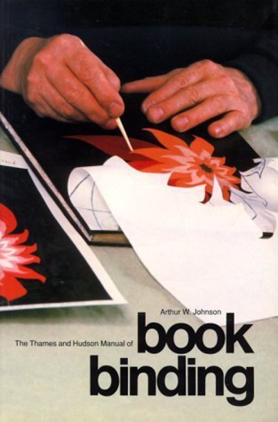 The Thames and Hudson Manual of Book Binding (Thames and Hudson Manuals) - Arthur Johnson - Boeken - Thames & Hudson - 9780500680117 - 17 september 1981