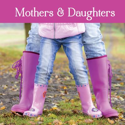 Cover for New Seasons · Mothers &amp; Daughters (Gift Book) (Hardcover Book) (2019)