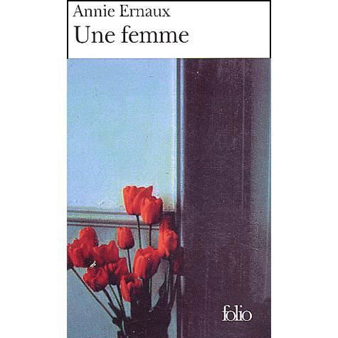 Une femme - Annie Ernaux - Bøger - Editions Flammarion - 9782070382118 - 30. januar 1990