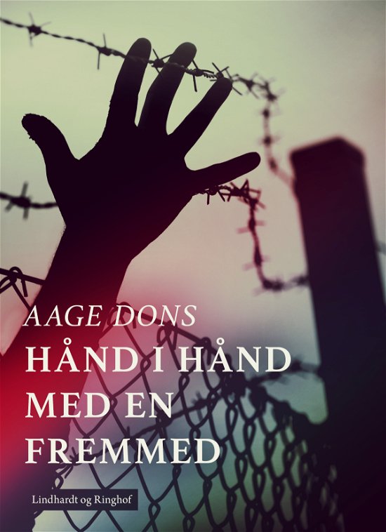 Cover for Aage Dons · Hånd i hånd med en Fremmed (Sewn Spine Book) [1st edition] (2017)
