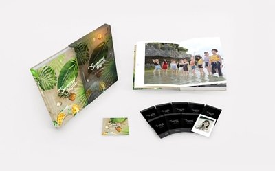 Twice  Monograph (Summer Nights)/ Photobook/ Incl. Photocard - Twice - Livres - JYP ENTERTAINMENT - 8809634261120 - 30 décembre 2018