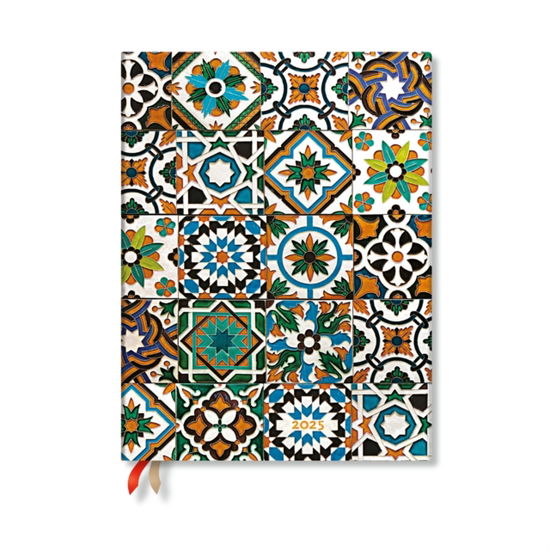 Porto (Portuguese Tiles) Ultra 12-month Day-at-a-time Hardback Dayplanner 2025 (Elastic Band Closure) - Portuguese Tiles - Paperblanks - Bøker - Little, Brown Book Group - 9781408758120 - 16. juli 2024