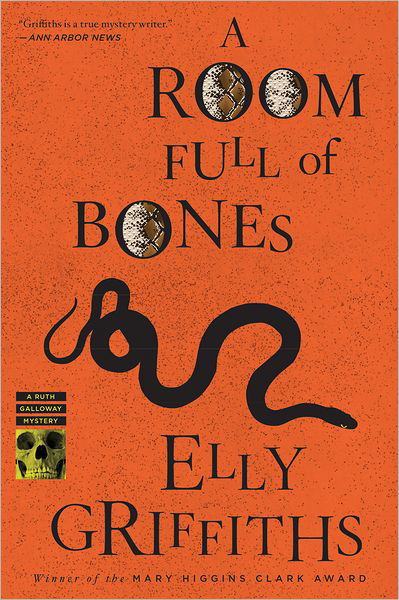 Cover for Elly Griffiths · A Room Full Of Bones: A Ruth Galloway Mystery - Ruth Galloway Mysteries (Paperback Bog) (2013)