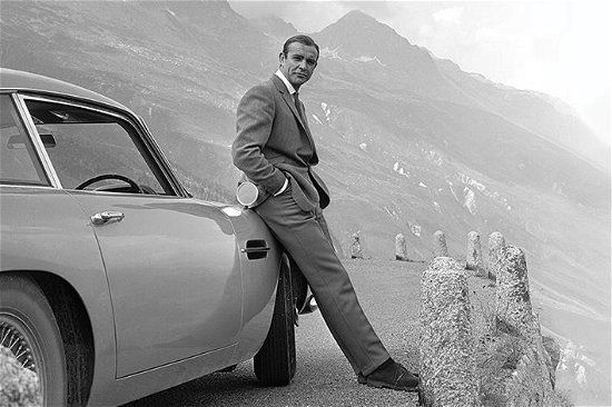 Cover for James Bond: Pyramid · Connery &amp; Aston Martin (Poster Maxi 61X91,5 Cm) (MERCH)