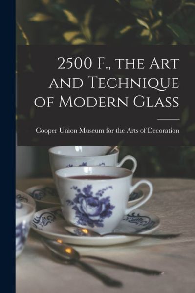 Cover for Cooper Union Museum for the Arts of D · 2500 F., the Art and Technique of Modern Glass (Paperback Book) (2021)