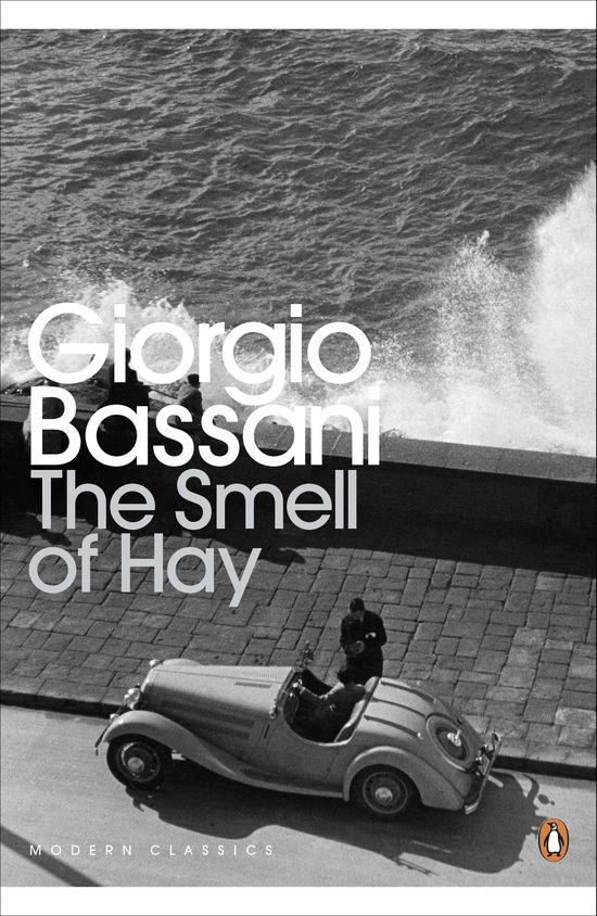 Cover for Giorgio Bassani · The Smell of Hay - Penguin Modern Classics (Paperback Book) (2014)