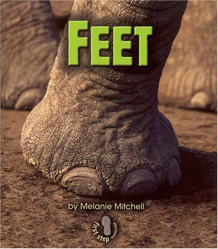 Feet (First Step Nonfiction) (First Step Nonfiction: Animal Traits) - Melanie Mitchell - Książki - Lerner Publications - 9780822539124 - 2004