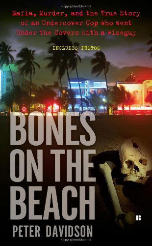 Cover for Peter Davidson · Bones on the Beach: Mafia, Murder, and the True Story of an Undercover Cop Who Went Under the Covers with a Wiseguy (Paperback Book) (2010)