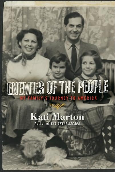 Enemies of the People: My Family's Journey to America - Kati Marton - Libros - Simon & Schuster - 9781416586128 - 20 de octubre de 2009