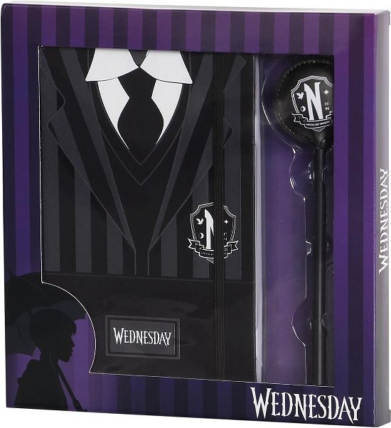 Cover for Wednesday · WEDNESDAY - Uniform - Gift Box - A5 Notebook + Pen (Legetøj)