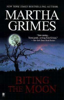 Cover for Martha Grimes · Biting the Moon (Paperback Bog) (2000)