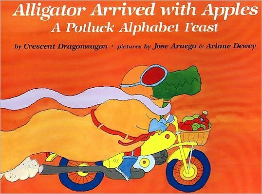Cover for Crescent Dragonwagon · Alligator Arrived with Apples : a Potluck Alphabet Feast (Paperback Bog) [Reprint edition] (1992)