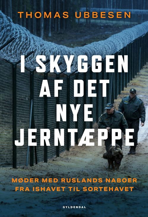 Cover for Thomas Ubbesen · I skyggen af det nye jerntæppe (Hæftet bog) [1. udgave] (2022)