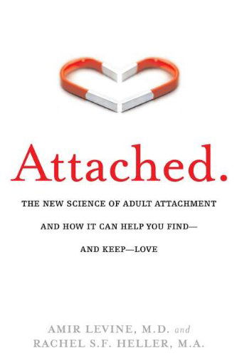 Attached: The New Science of Adult Attachment and How It Can Help You Find--and Keep--Love - Amir Levine - Libros - Penguin Publishing Group - 9781585429134 - 5 de enero de 2012