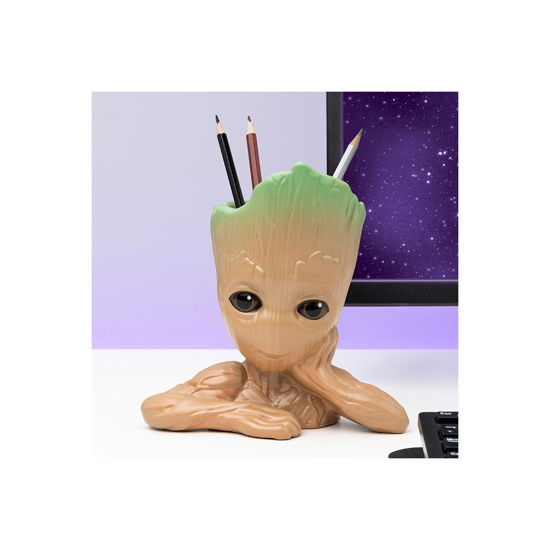 Cover for P.Derive · MARVEL - Groot - Ceramic Shaped Plant and Pen Pot (MERCH) (2022)