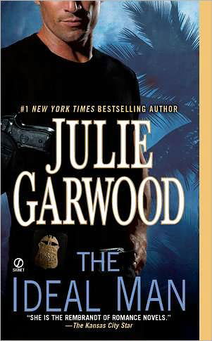 The Ideal Man - Julie Garwood - Książki - Penguin Putnam Inc - 9780451235138 - 5 czerwca 2012