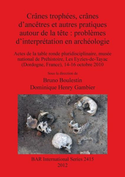 Crânes trophées, crânes d'ancêtres et autres pratiques autour de la tête: problèmes d'interprétation en archéologie - Crânes trophées, crânes d'ancêtres et autres pratiques autour de la tête: problèmes d'interprétation en archéologie (Conference) (2010 Les Eyzies-de-Tayac, France) - Książki - Archaeopress - 9781407310138 - 13 września 2012