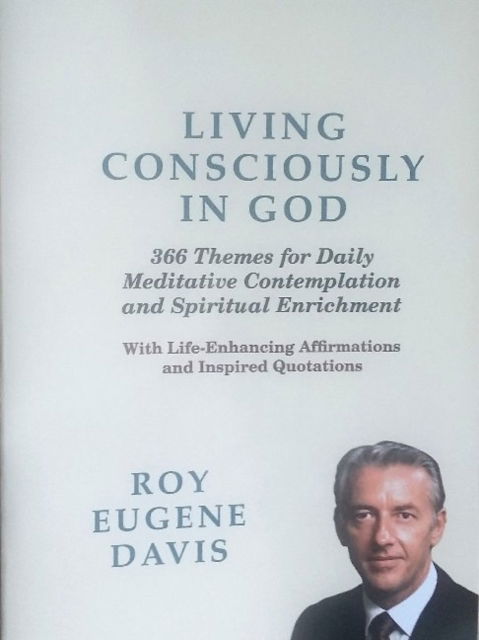 Cover for Roy Eugene Davis · Living Consciously in God (Paperback Book) (2013)