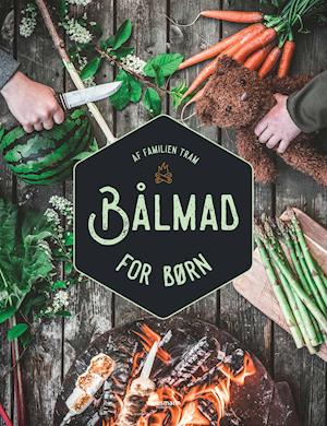 Bålmad for børn - Familien Tram - Livros - Muusmann Forlag - 9788794086141 - 2 de julho de 2021