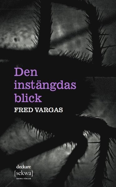 Kommissarie Adamsberg: Den instängdas blick - Fred Vargas - Books - Sekwa Förlag - 9789188697141 - May 22, 2019